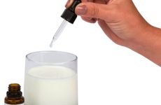 Чи можна застосовувати грудне молоко від нежиті?