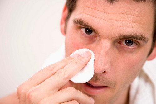 Сухість у носі: причини виникнення і лікування
