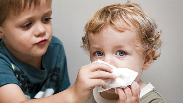Прозорі соплі і кашель у дитини – як лікувати, причини