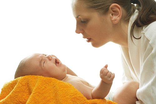 Соплі і температура у немовляти: як допомогти дитині при застуді