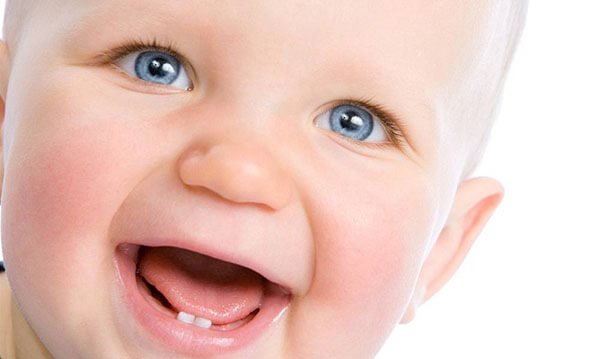 Соплі при прорізуванні зубів у дітей – причини, лікування