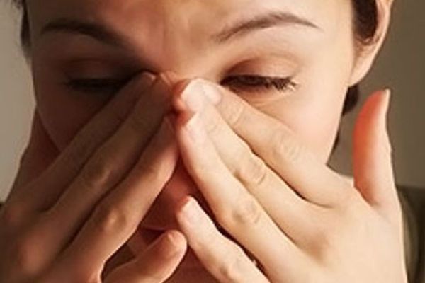Болять очі при гаймориті: причини, симптоми і лікування