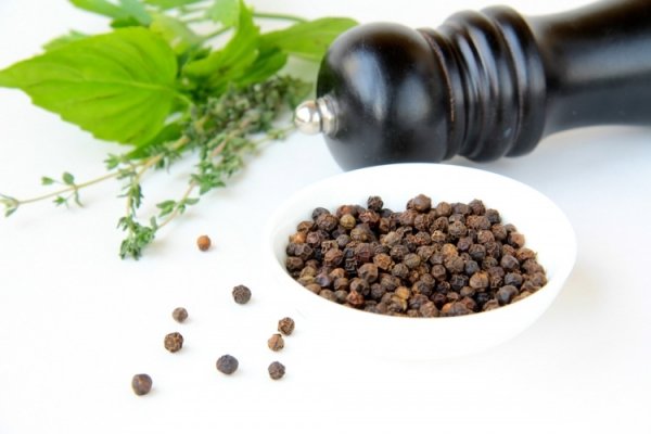 Чорногірський рецепт від нежиті з чорним перцем: лікування риніту відваром