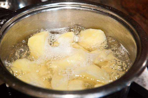 Дихати над картоплею при нежиті та гаймориті: як правильно і чи можна?