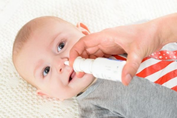 Як правильно капати краплі в ніс дитині?
