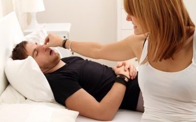 Хропіння у чоловіків: причини і як позбутися від недуги уві сні