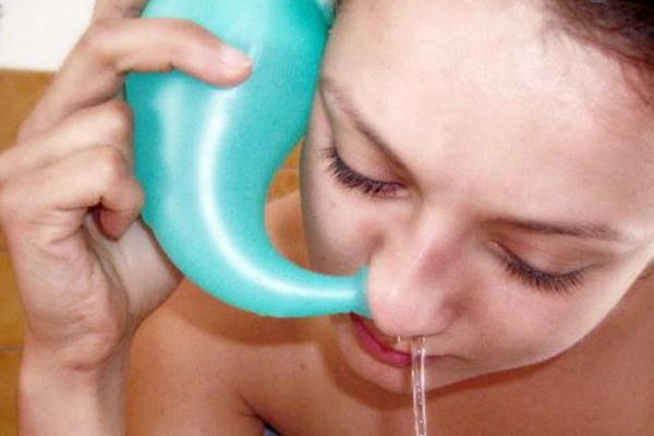 Лікування гаймориту перекисом водню: промивати ніс і чи можна?
