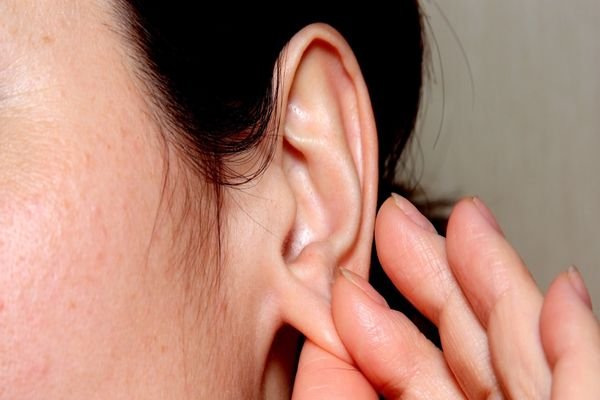 Масаж вуха при отиті: техніка і правила виконання