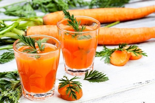 Морквяний сік від нежитю для дітей: рекомендації щодо застосування та народні рецепти