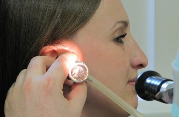 Чи можна гріти вухо при отиті коли воно болить і як правильно