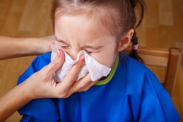 Нежить вранці і закладений ніс: причини і лікування у дорослих і дітей