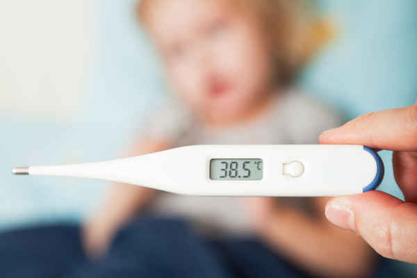 Температура при ларингіті: скільки днів тримається у дітей і дорослих