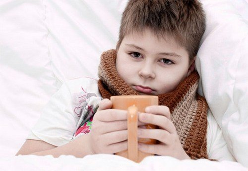 У дитини болить горло: чим і як швидко вилікувати в домашніх умовах