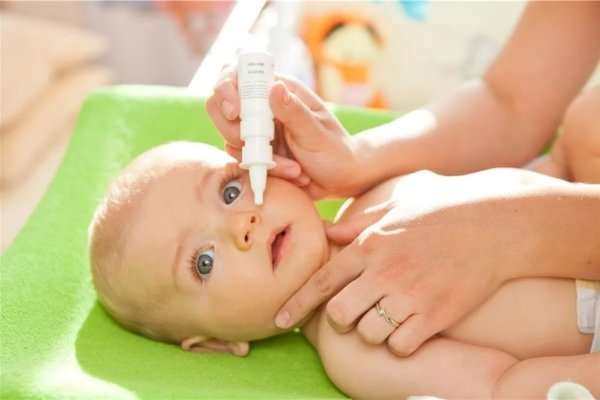 У дитини соплі в носоглотці і не высмаркиваются: як лікувати внутрішній нежить