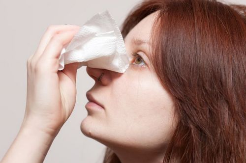 Забій носа у дитини і дорослого: що робити, як швидко вилікувати пухлину