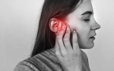 Болить горло і вухо з одного боку – причини однобічного болю
