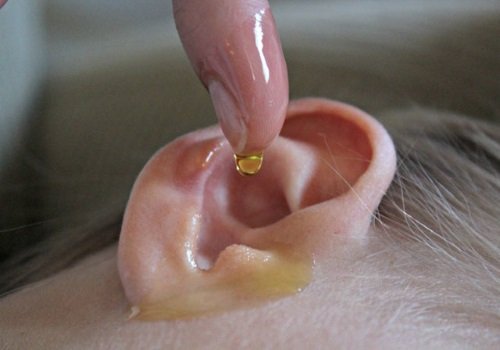 Борна кислота при лікуванні вуха: застосування і корисні властивості
