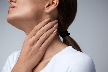 Постійне першіння в горлі– причини і лікування