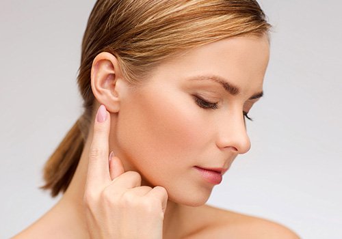 Запалення лімфовузлів за вухом (лімфаденіт): причини, діагностика та лікування