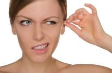 Закладеність вуха з болем і без: що робити і як лікувати