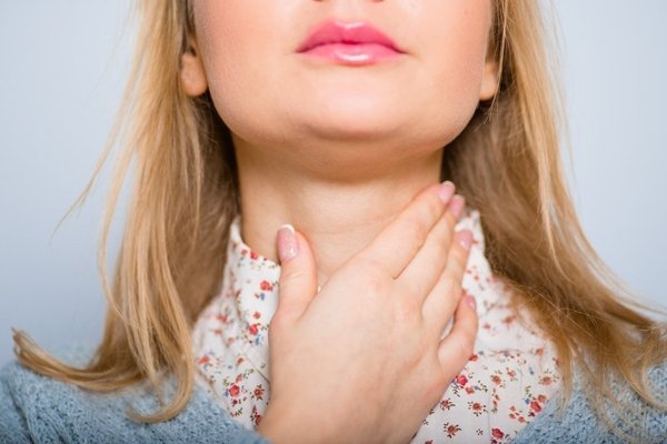 Скільки лікується ангіна (тонзиліт) у дітей і дорослих: як довго болить горло?