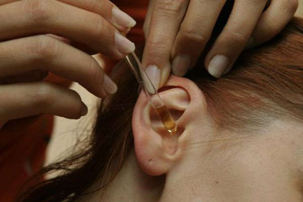 Біль у вухах при застуді: можливі причини і методи лікування