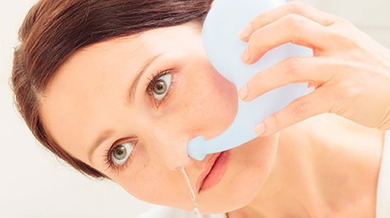Як використовувати перекис водню при застуді: полоскання горла і промивання носа